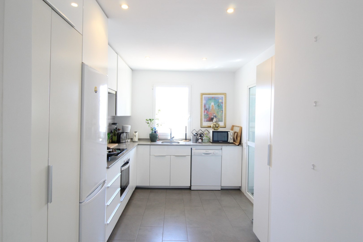 2 Bedroom Apartment for Sale in El Presidente — view 2
