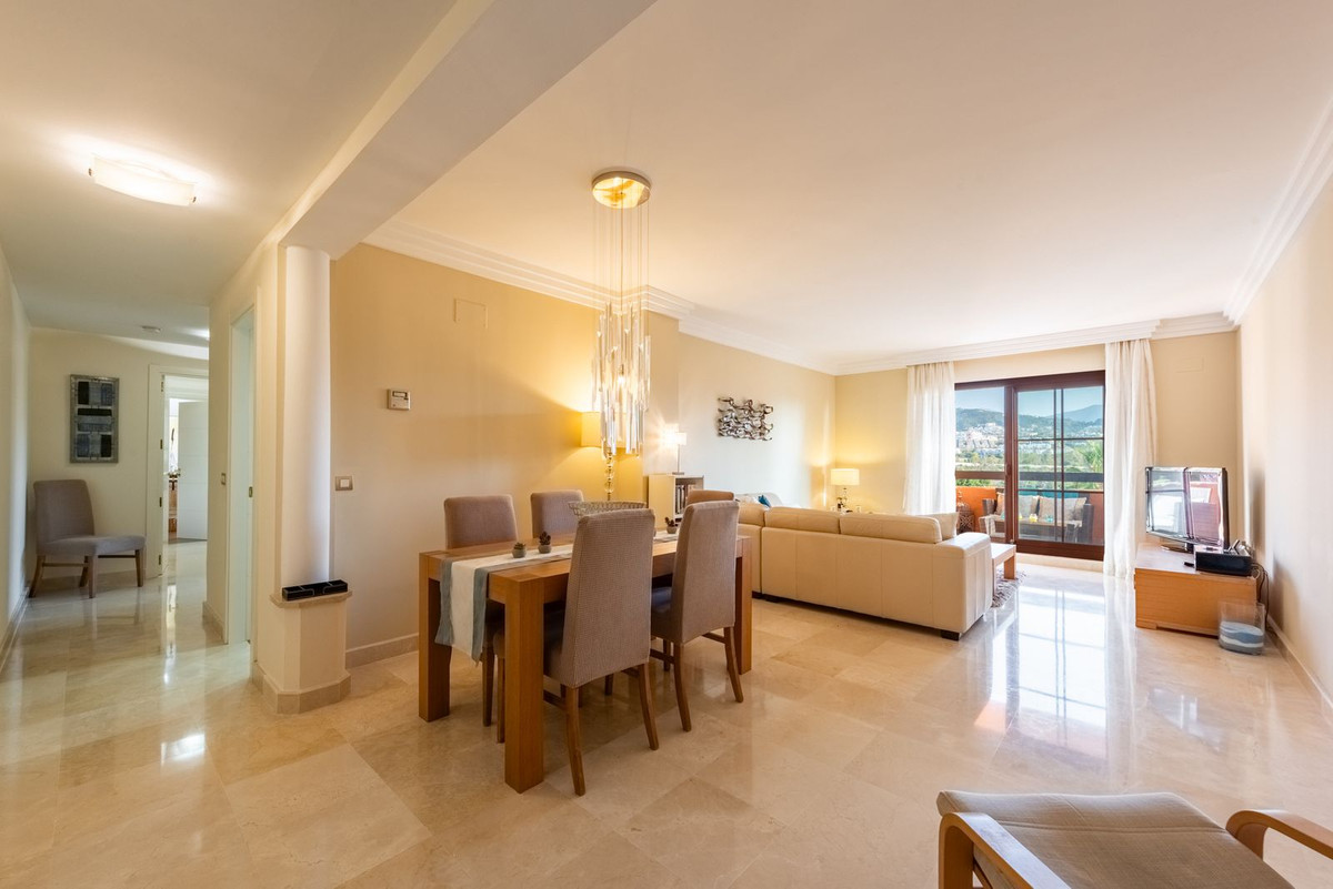 3 Bedroom Apartment for Sale in Benahavís — 2