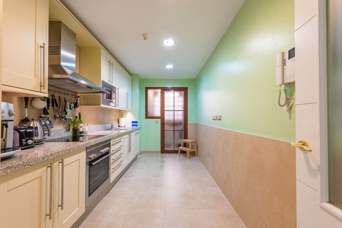 3 Bedroom Apartment for Sale in Benahavís — 5
