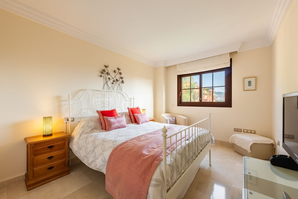 3 Bedroom Apartment for Sale in Benahavís — 6