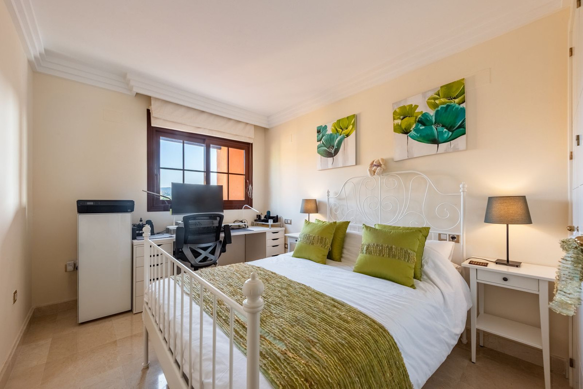 3 Bedroom Apartment for Sale in Benahavís — 7