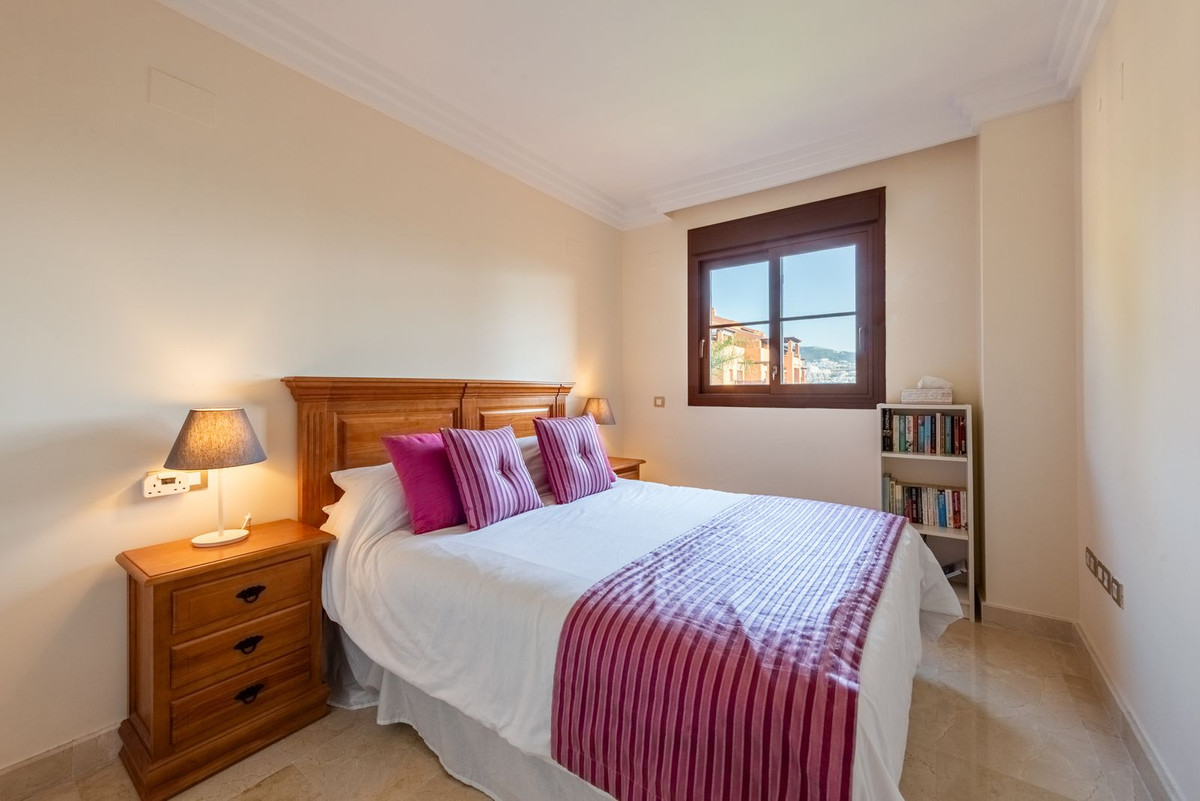 3 Bedroom Apartment for Sale in Benahavís — 8