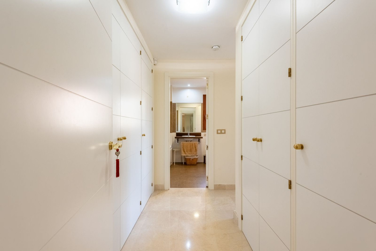 3 Bedroom Apartment for Sale in Benahavís — 9