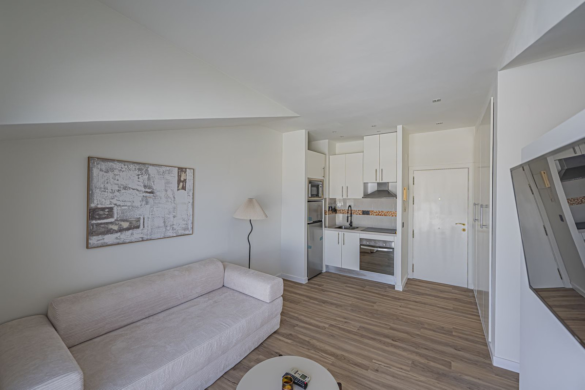 1 Bedroom Apartment for Sale in The Golden Mile — 2
