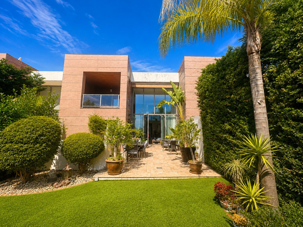3 Bedroom Villa for Sale in Benahavís — 3