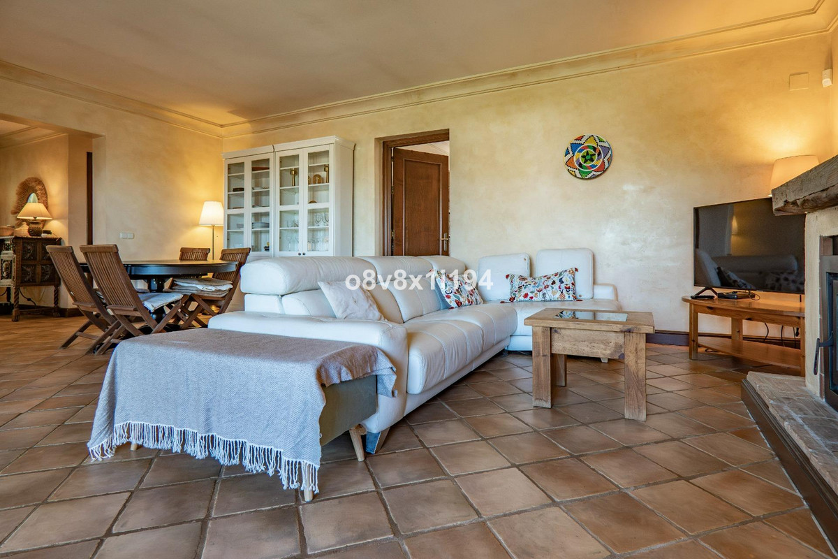 2 Bedroom Villa for Sale in Marbella — view 12