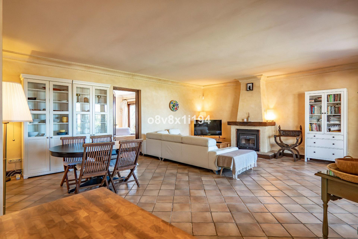 2 Bedroom Villa for Sale in Marbella — view 14