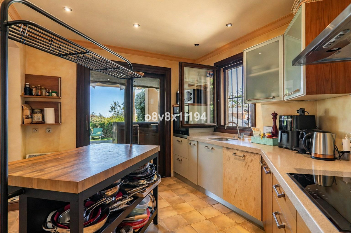 2 Bedroom Villa for Sale in Marbella — view 15