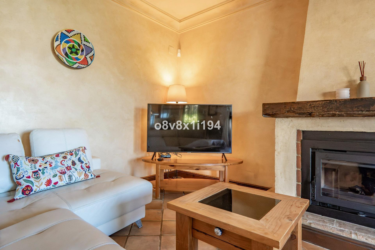 2 Bedroom Villa for Sale in Marbella — view 16
