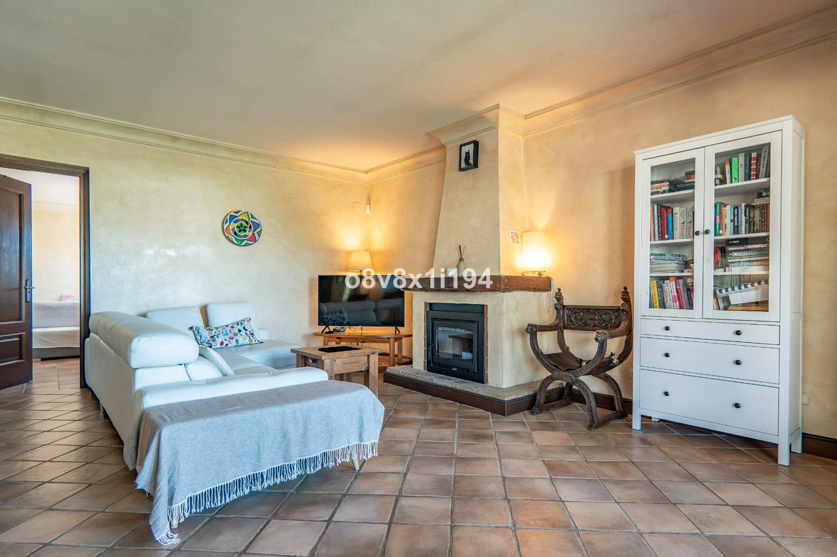 2 Bedroom Villa for Sale in Marbella — view 10