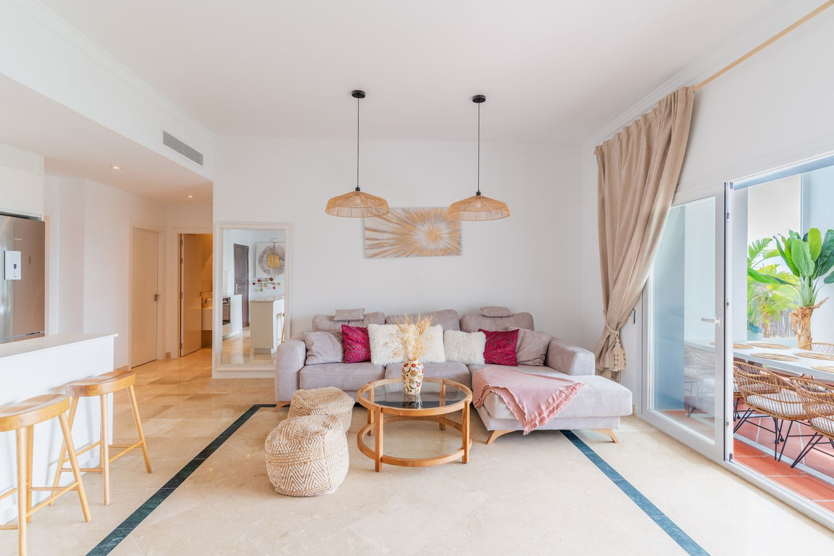 3 Bedroom Apartment for Sale in Benahavís — 2