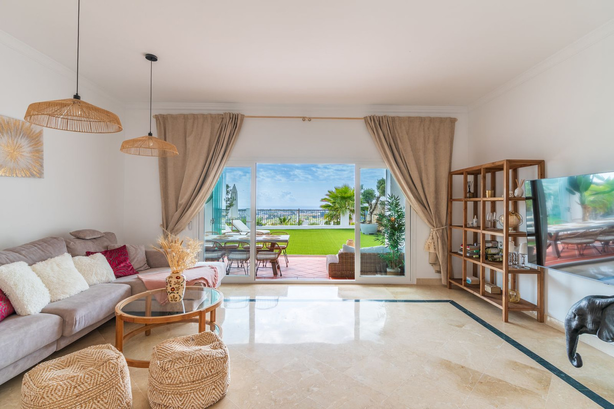3 Bedroom Apartment for Sale in Benahavís — 3