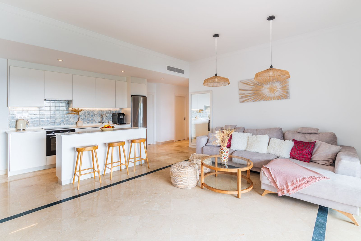 3 Bedroom Apartment for Sale in Benahavís — 6