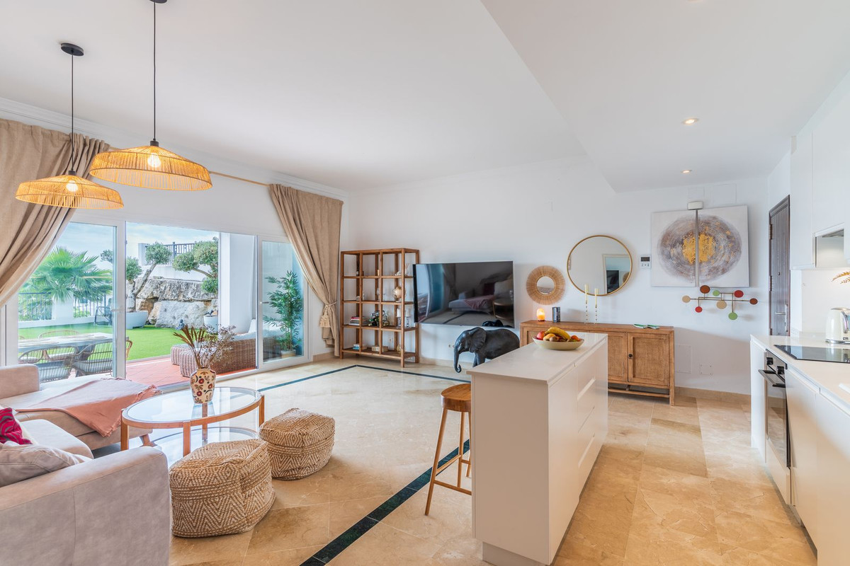 3 Bedroom Apartment for Sale in Benahavís — 7