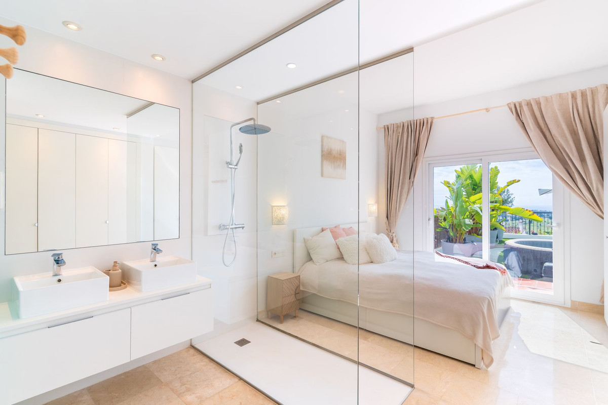 3 Bedroom Apartment for Sale in Benahavís — 8