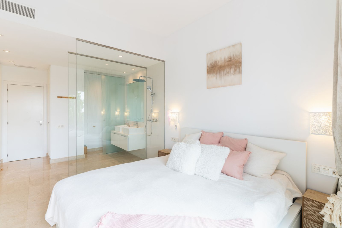 3 Bedroom Apartment for Sale in Benahavís — view 10