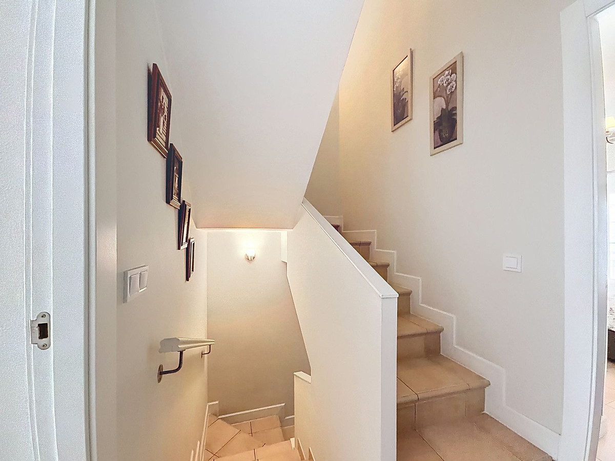 4 Bedroom Villa for Sale in Nagüeles — view 16