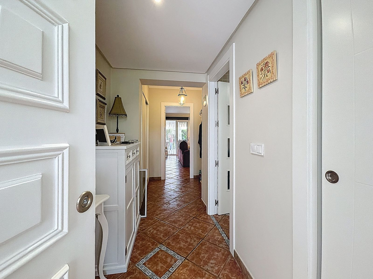 4 Bedroom Villa for Sale in Nagüeles — 9