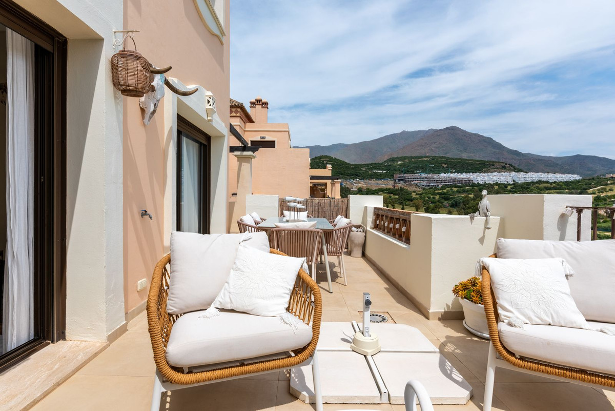 3 Bedroom Apartment for Sale in Estepona — 2