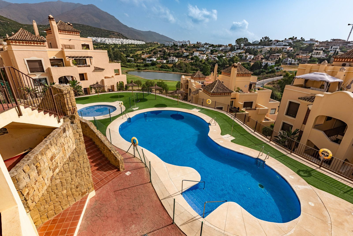 3 Bedroom Apartment for Sale in Estepona — view 16