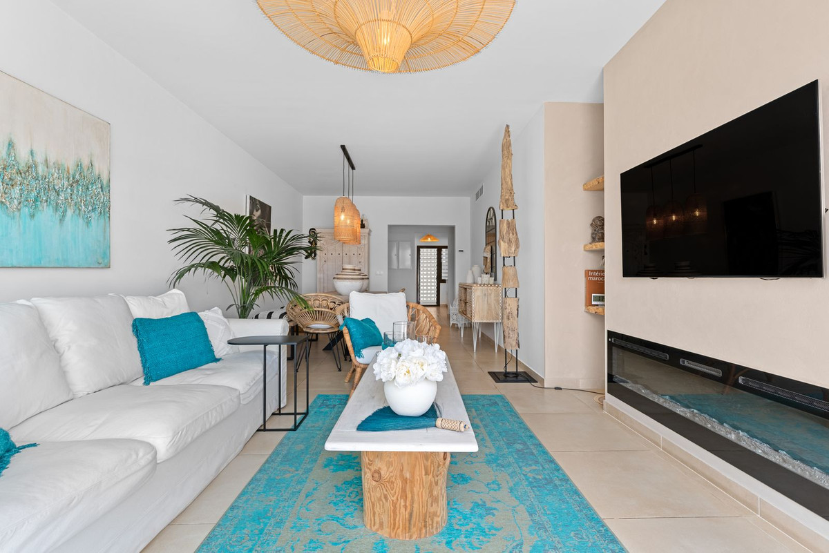 3 Bedroom Apartment for Sale in Estepona — 7