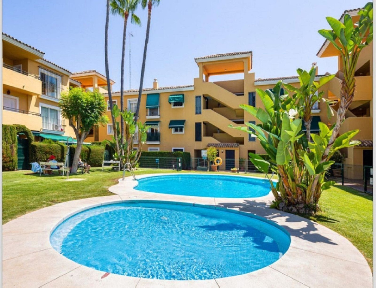 3 Bedroom Apartment for Sale in Guadalmina Baja — 2