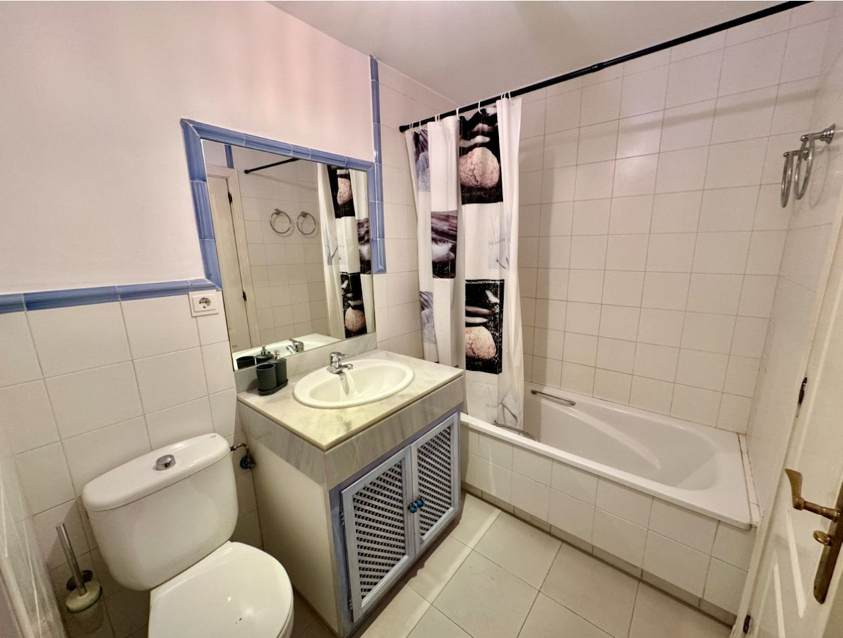 3 Bedroom Apartment for Sale in Guadalmina Baja — view 16