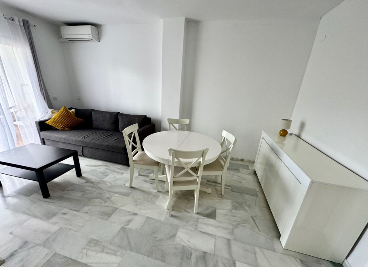 3 Bedroom Apartment for Sale in Guadalmina Baja — 3