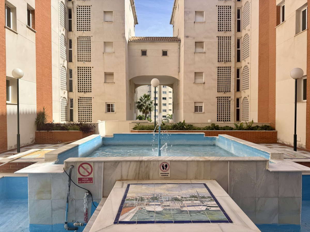 3 Bedroom Apartment for Sale in Estepona — 2