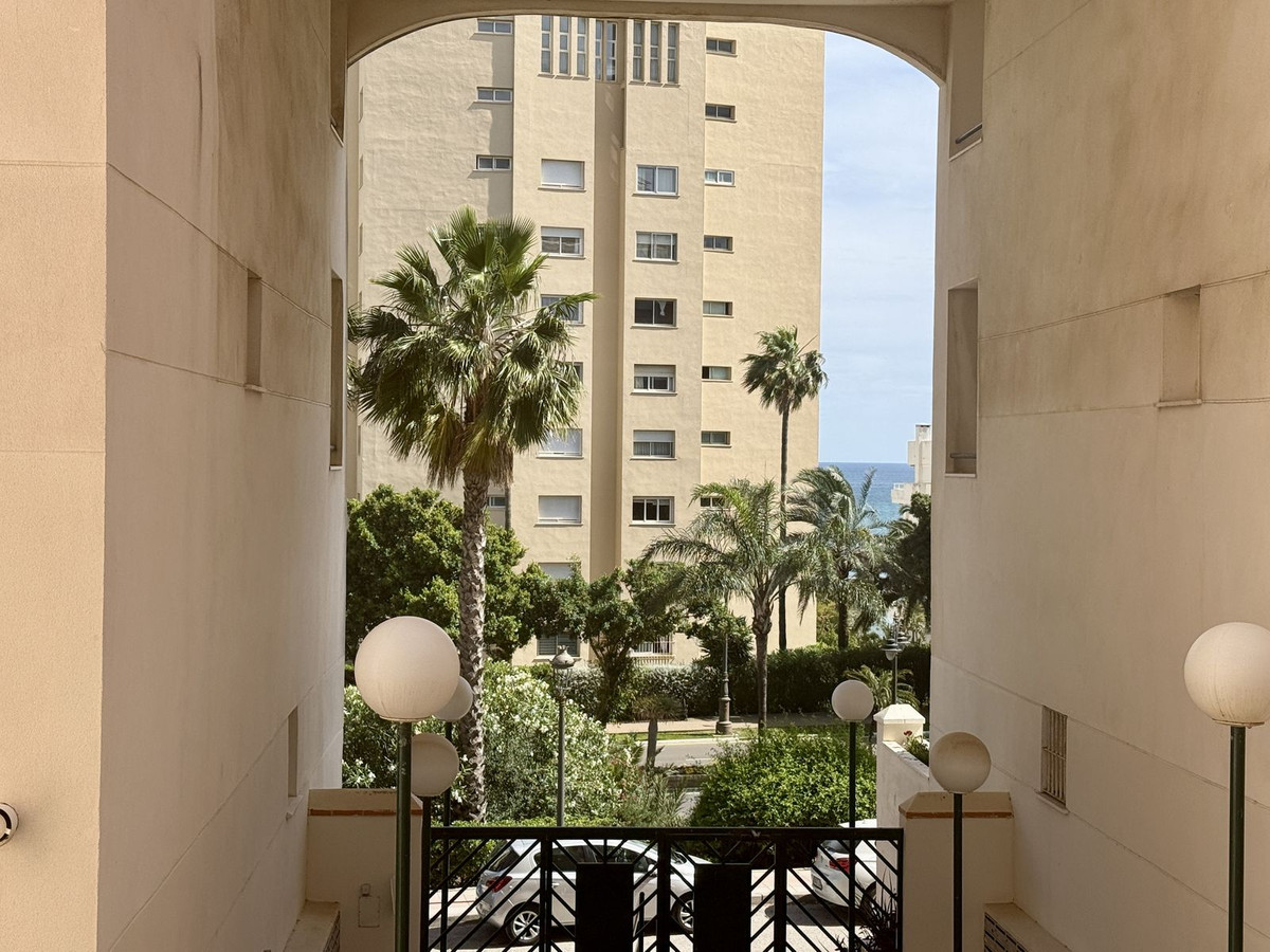 3 Bedroom Apartment for Sale in Estepona — 4