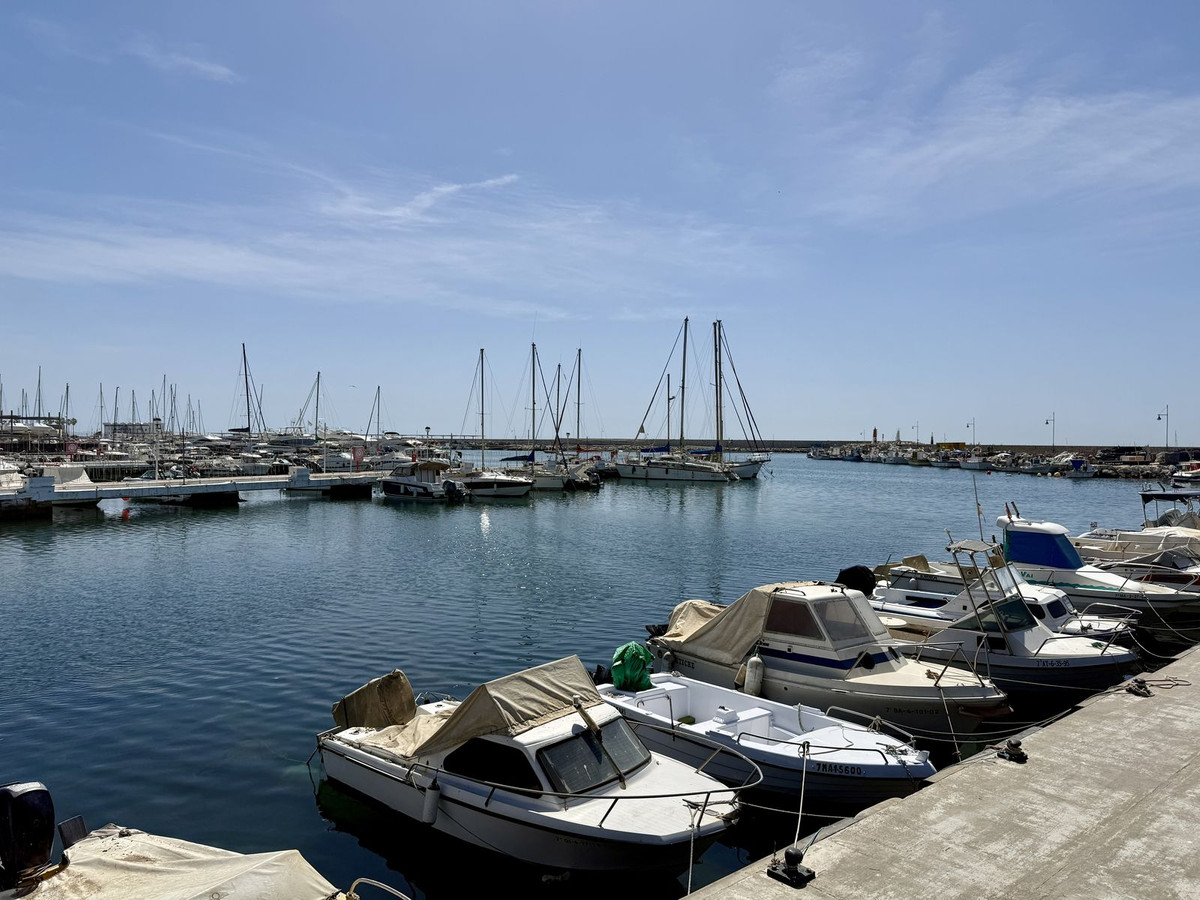 3 Bedroom Apartment for Sale in Estepona — 5