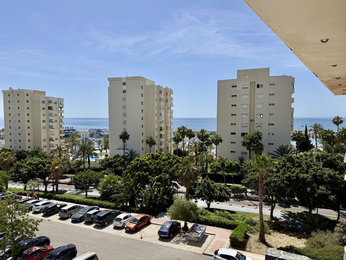 3 Bedroom Apartment for Sale in Estepona — 8