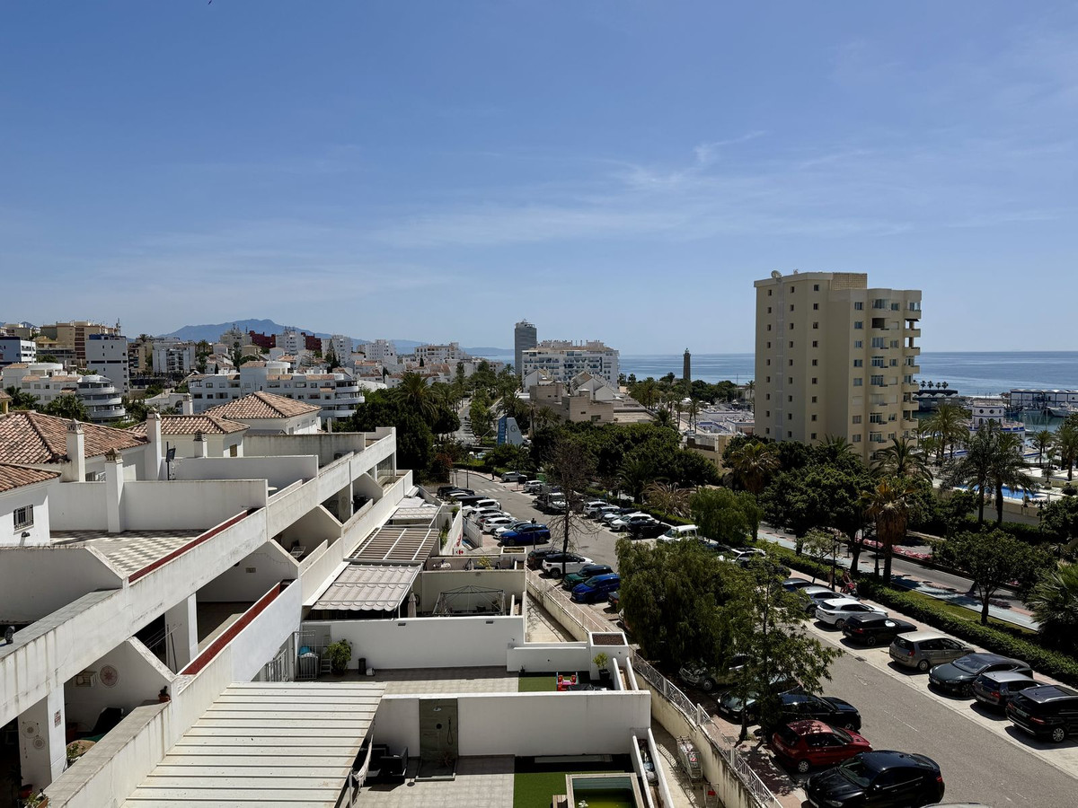 3 Bedroom Apartment for Sale in Estepona — 9