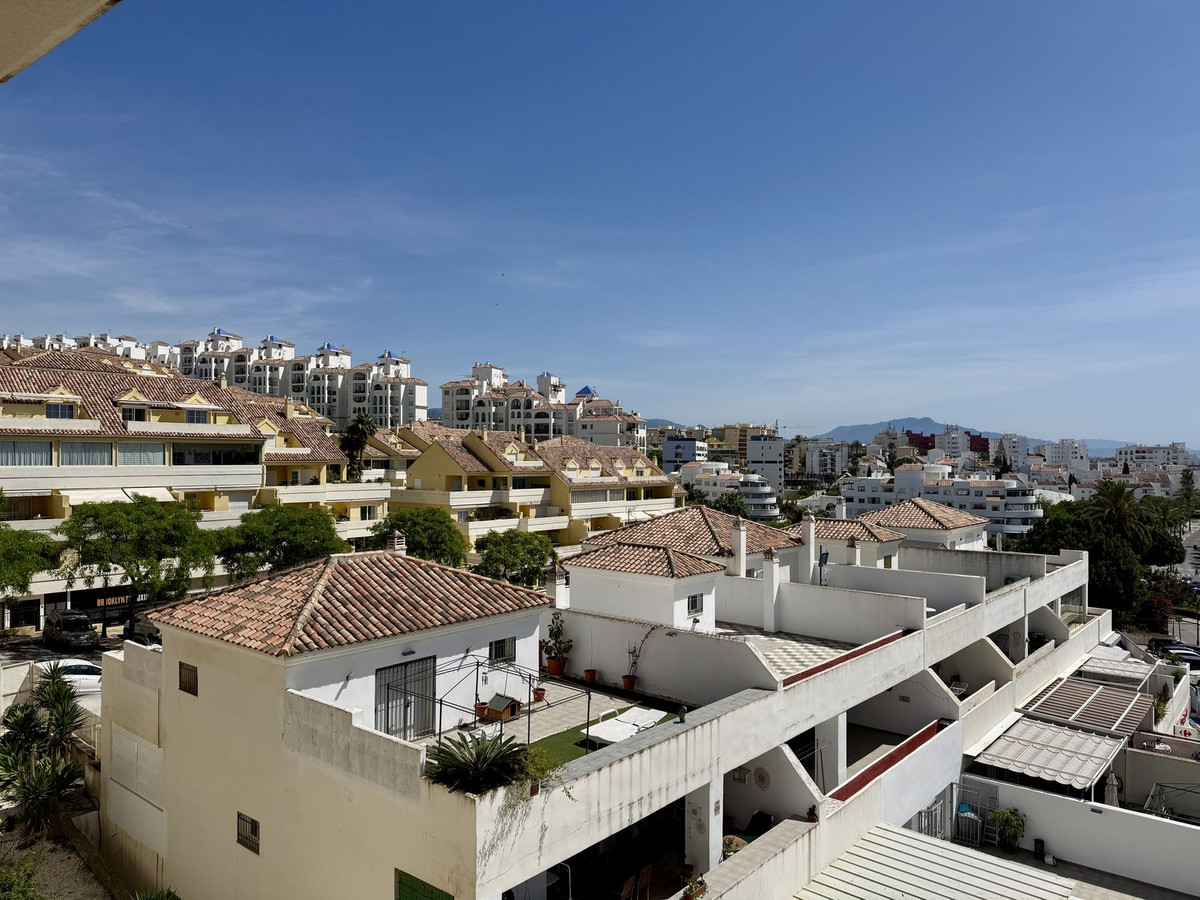 3 Bedroom Apartment for Sale in Estepona — view 10