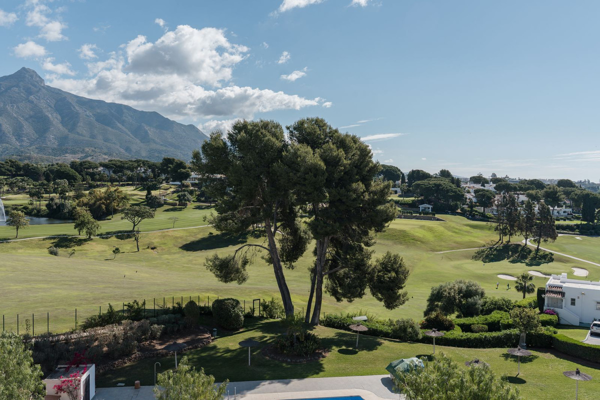 2 Bedroom Apartment for Sale in Nueva Andalucía — 2