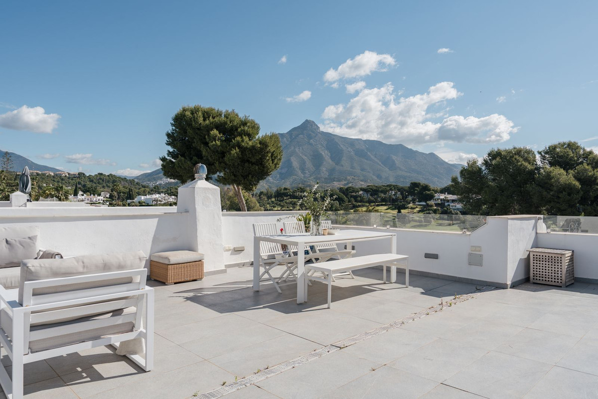 2 Bedroom Apartment for Sale in Nueva Andalucía — 3