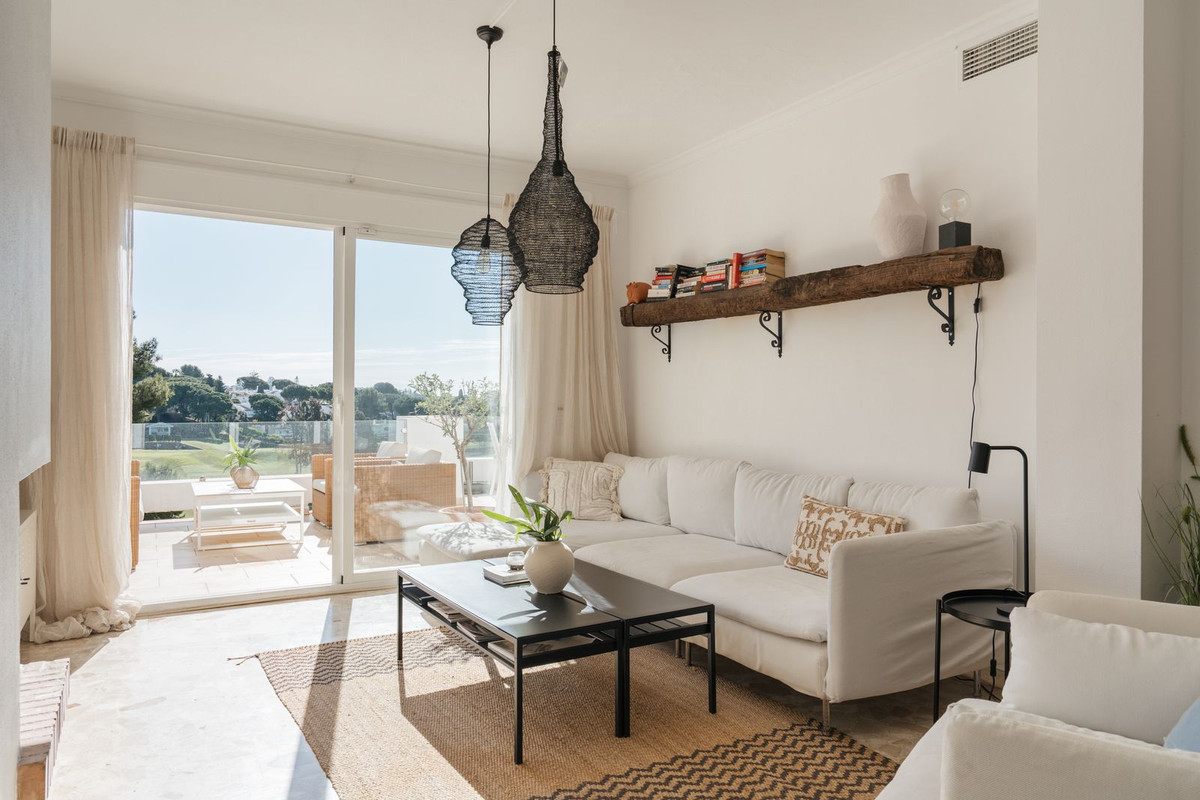 2 Bedroom Apartment for Sale in Nueva Andalucía — 4