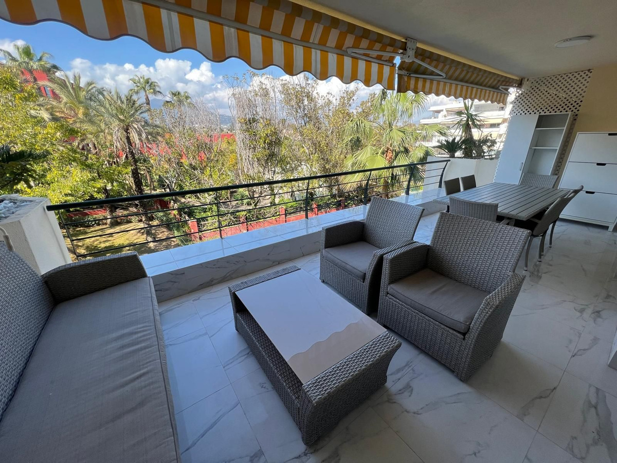 3 Bedroom Apartment for Sale in San Pedro de Alcántara — view 2