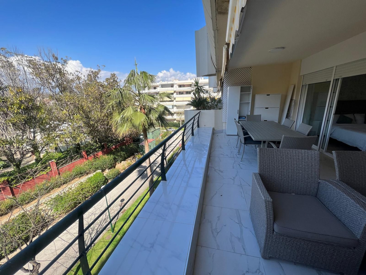 3 Bedroom Apartment for Sale in San Pedro de Alcántara — view 3