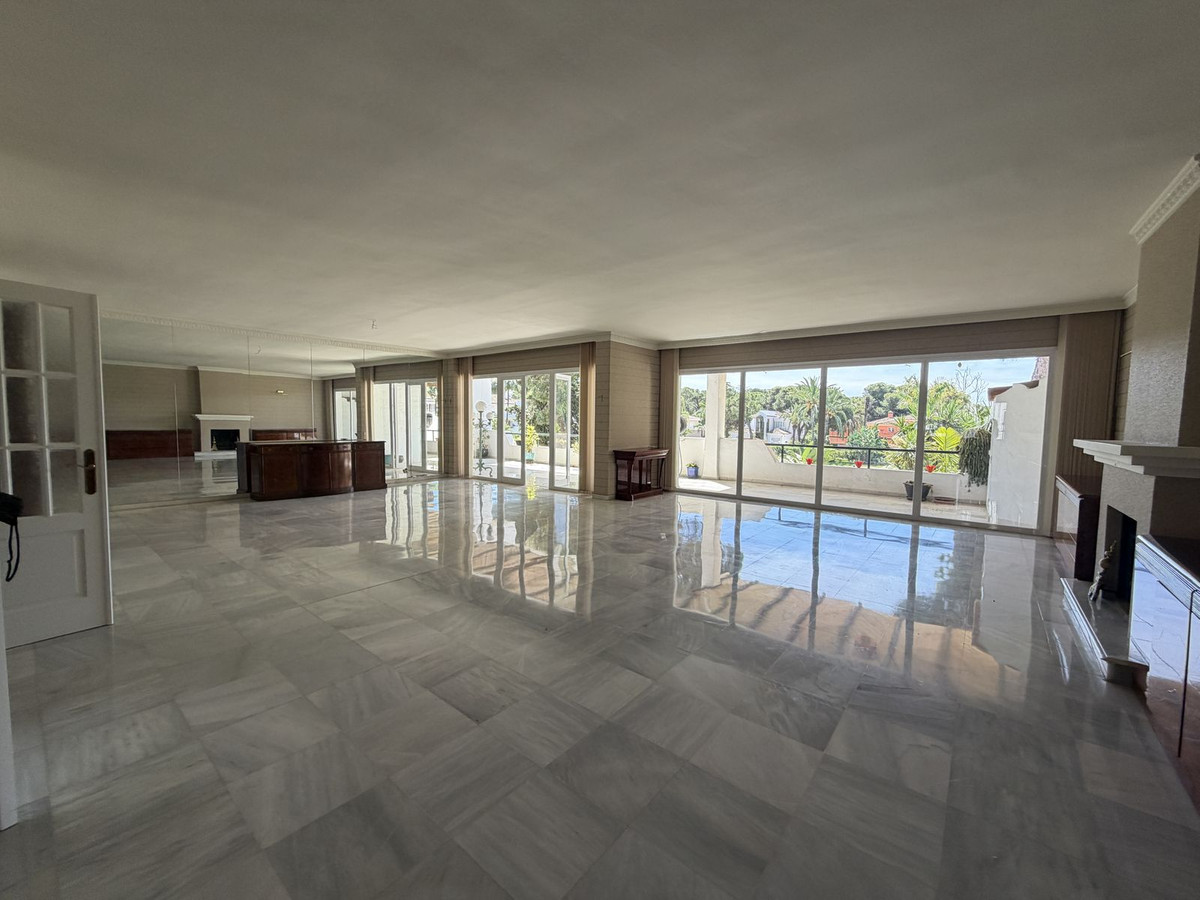 3 Bedroom Apartment for Sale in El Presidente — 2
