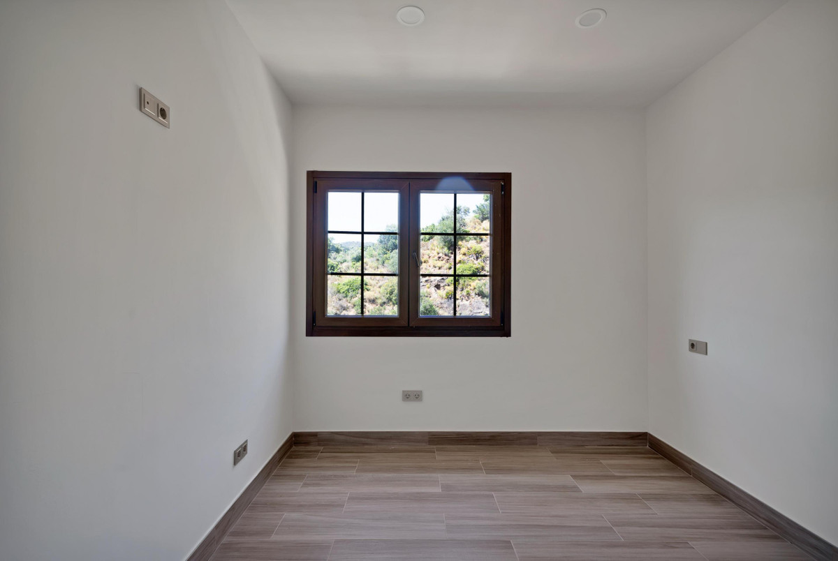 3 Bedroom Villa for Sale in Marbella — view 15