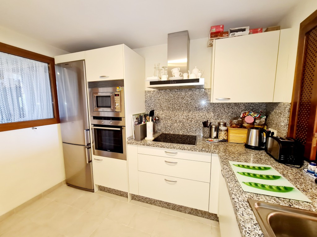 2 Chambres Appartement à Vendre à New Golden Mile — view 4