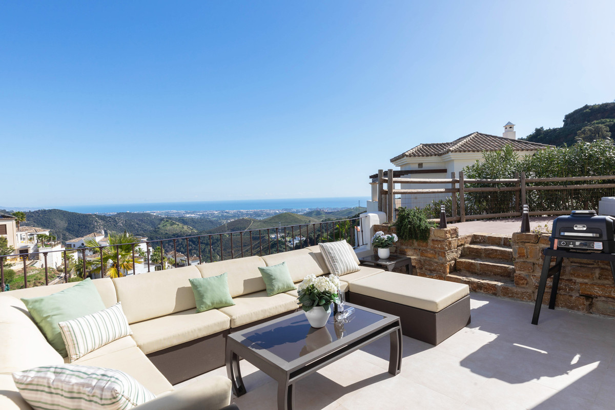 4 Bedroom Villa for Sale in Benahavís