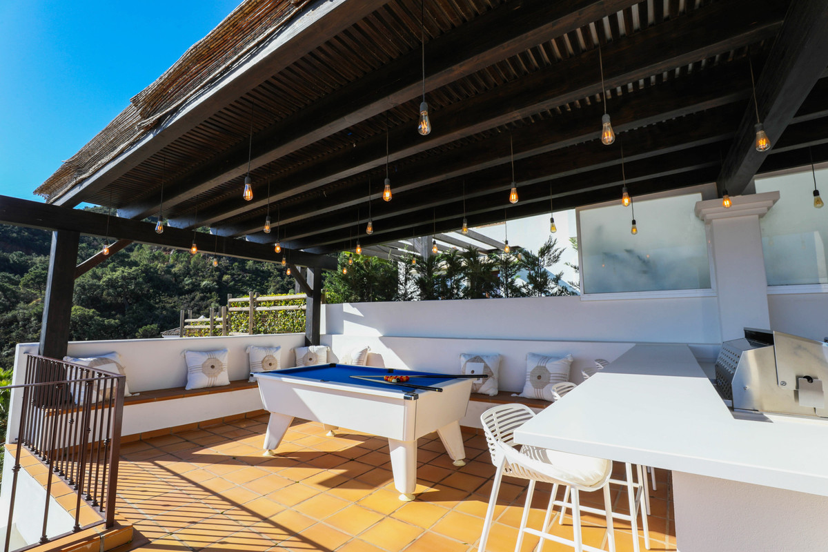 4 Bedroom Villa for Sale in Benahavís — view 11