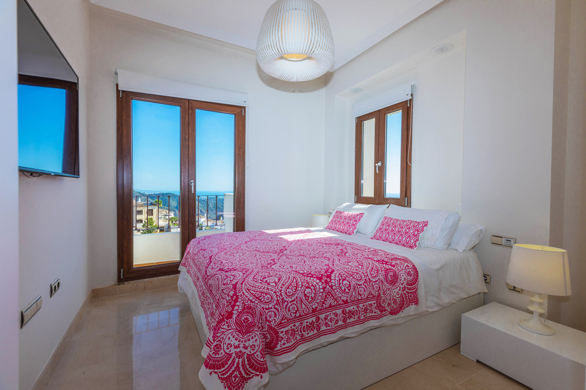 4 Bedroom Villa for Sale in Benahavís — view 17