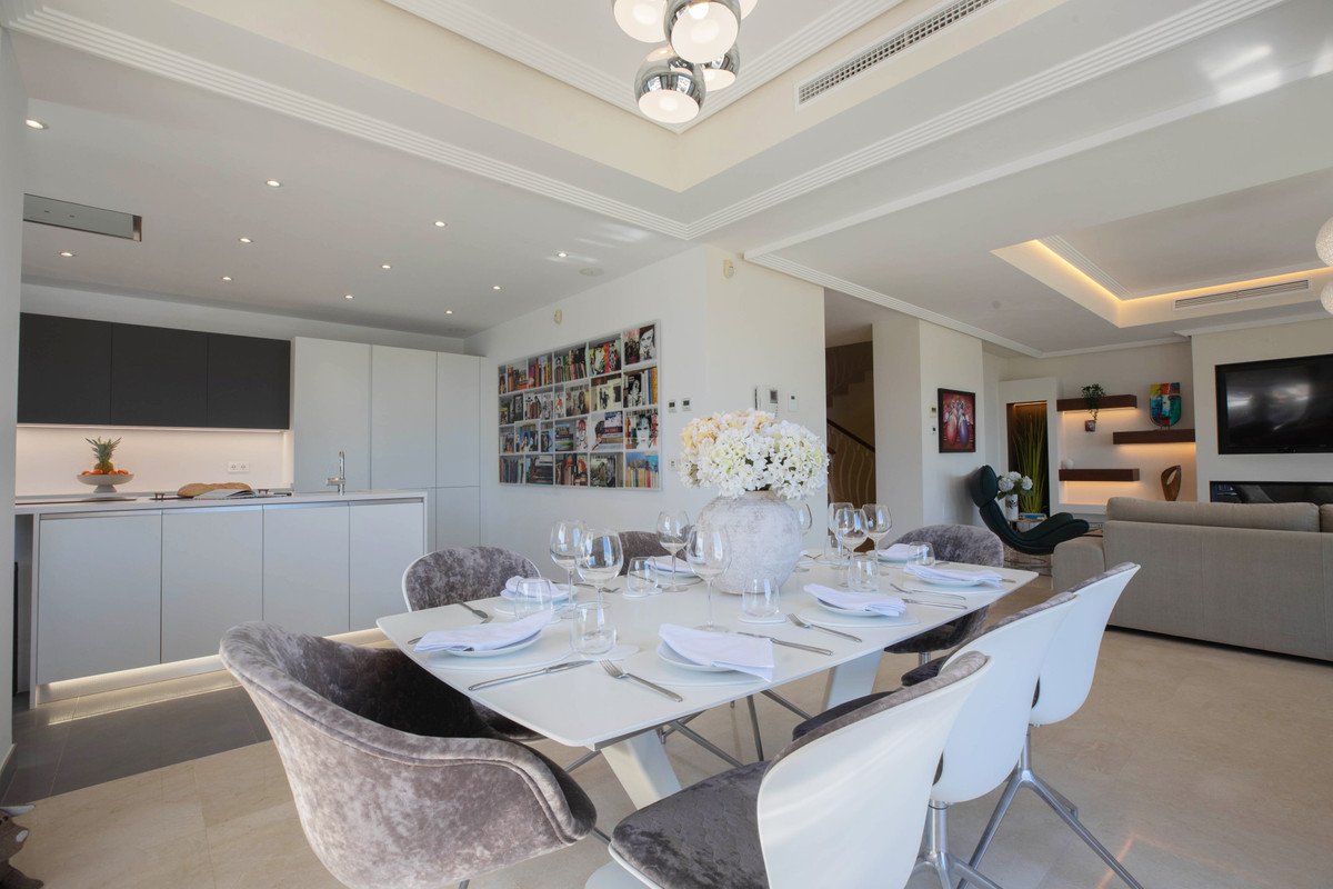 4 Bedroom Villa for Sale in Benahavís — 8
