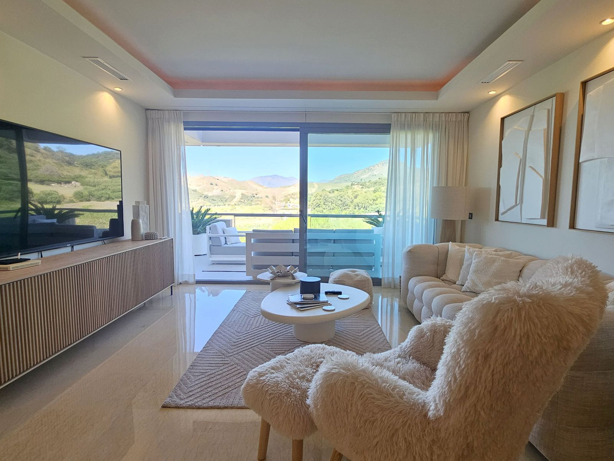 3 Bedroom Apartment for Sale in Benahavís — 8