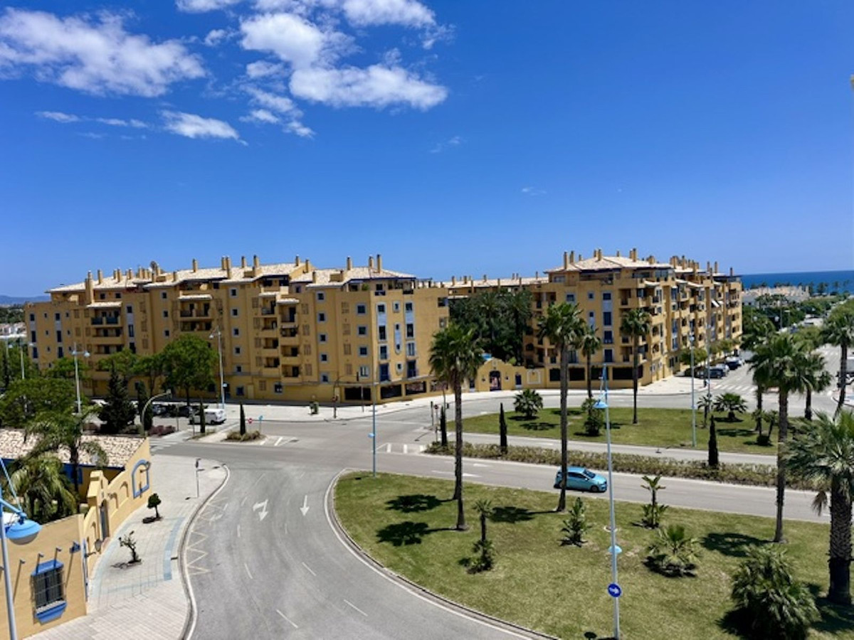 3 Bedroom Apartment for Sale in Marbella — view 2
