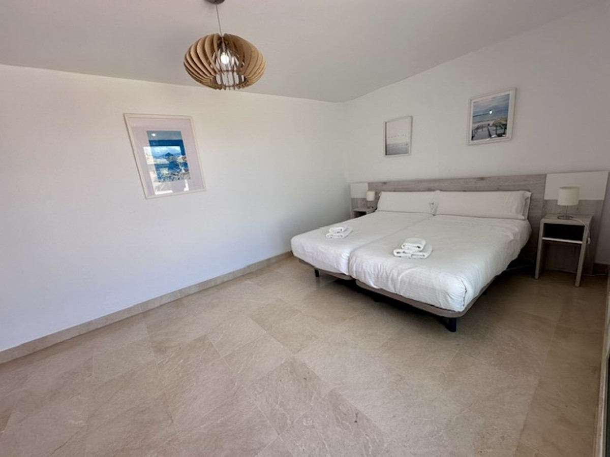 3 Bedroom Apartment for Sale in Marbella — view 11