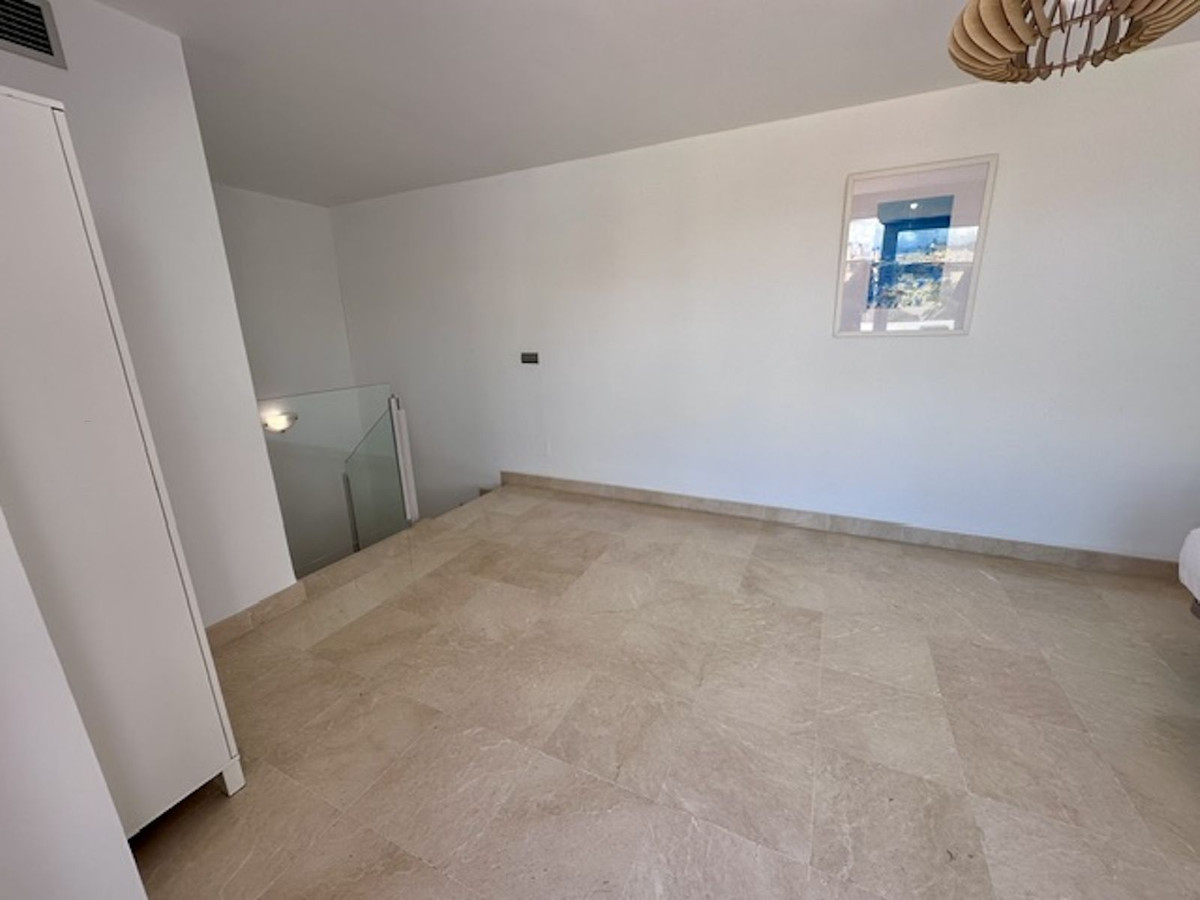 3 Bedroom Apartment for Sale in Marbella — view 12